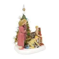 Department 56 The Family Opens Their Gifts -Country Christmas Loft q9898cql9kqwozpvzhjq